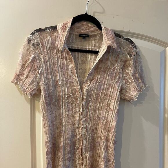 Top Komarov. button up V neck beige with pink cast ruffle front - Picture 1 of 5